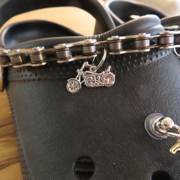Set of Crocs Shoe Charms Gray Biker Chain Bicycle Chain Pendants Cyclist Jibbitz - Picture 3 of 8